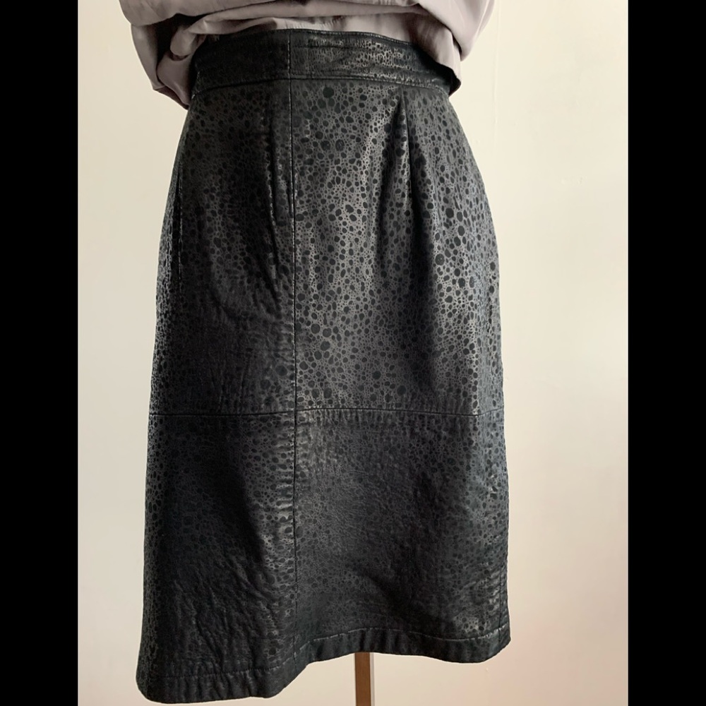 Classic Black Textured Pencil Skirt